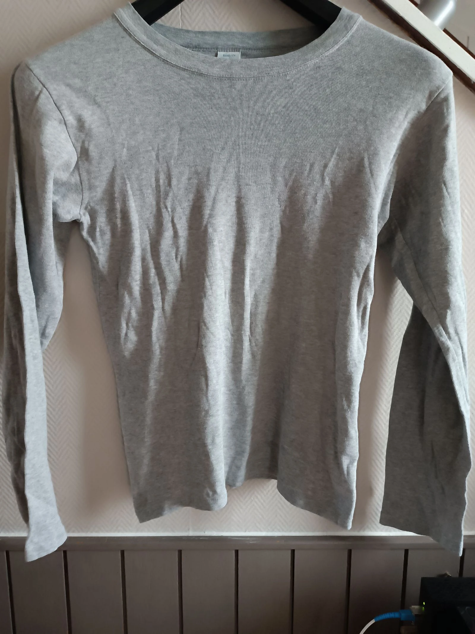 T-shirt manches longues gris chiné Petit Bateau
16 ans
